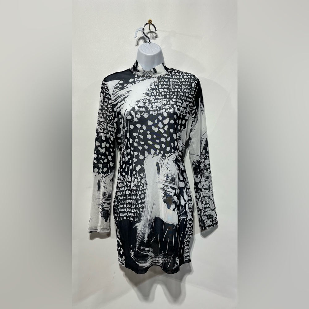 AKIRA Black and‎ White Graphic Blah,Blah Dress Mesh Mini Open Back Size Large